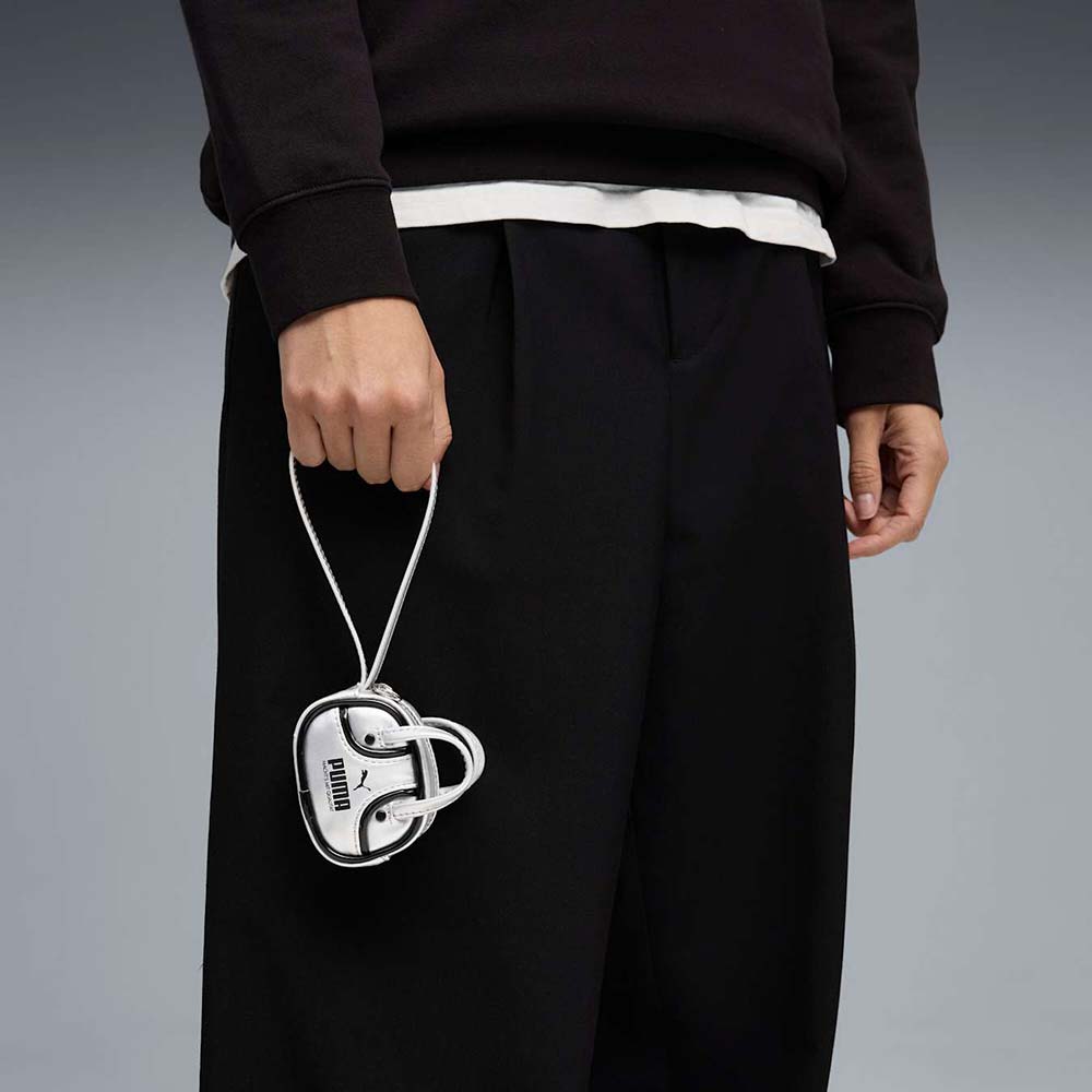 プーマ 1976 グリップ バッグ キーチェーン 0.2L PUMA 1976 Grip Bag Keychain 0.2L GLACIAL GRAY-PUMA BLACK バッグ アクセサリー 092599-01