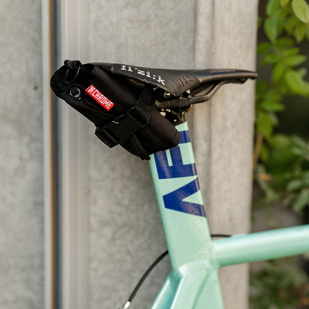 クローム パナレーサー X ロブスター X クローム ダブルトラック サドル ロール CHROME Panaracer X LOBSTER X CHROME DOUBLETRACK SADDLE ROLL BLACK/WHITE PRINT バッグ アクセサリー モンキーレンチ 工具入れ 自転車 ロードバイク ★耐水 BG338BKWP