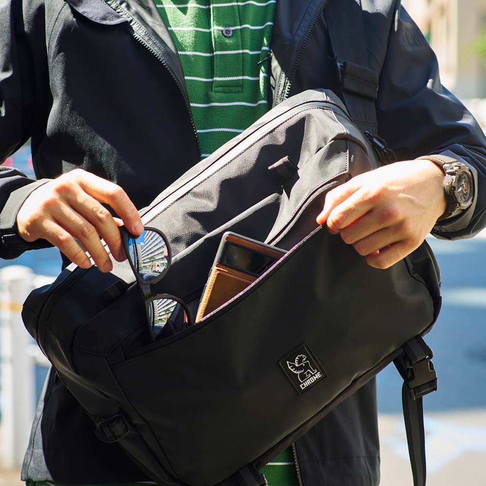 クローム カデット マックス スリング バッグ CHROME KADET MAX SLING BAG BLACK バッグ メッセンジャーバッグ ★耐水 15L BG351BK
