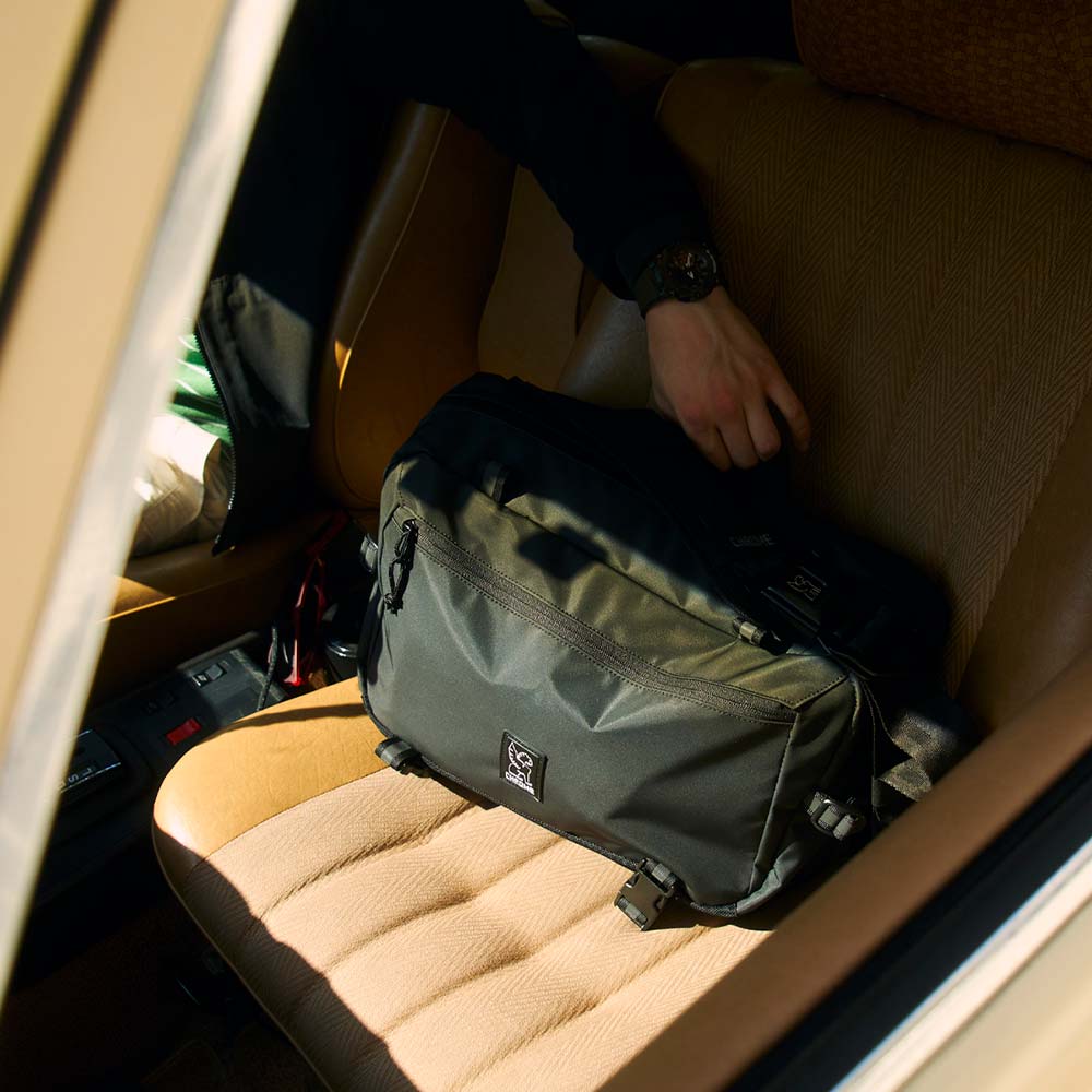 クローム カデット マックス スリング バッグ CHROME KADET MAX SLING BAG BLACK バッグ メッセンジャーバッグ ★耐水 15L BG351BK