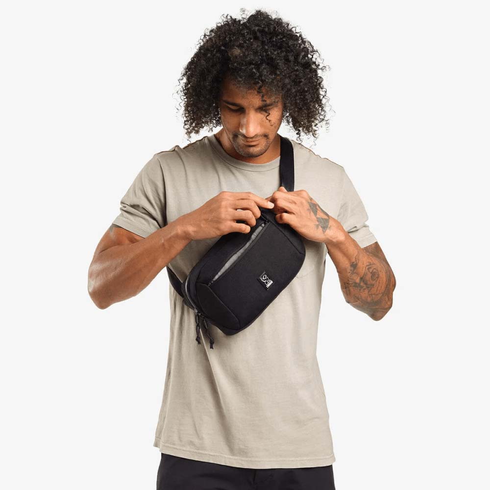 ZIPTOP WAISTPACK 使用例・機能説明（別カラーの参考画像）