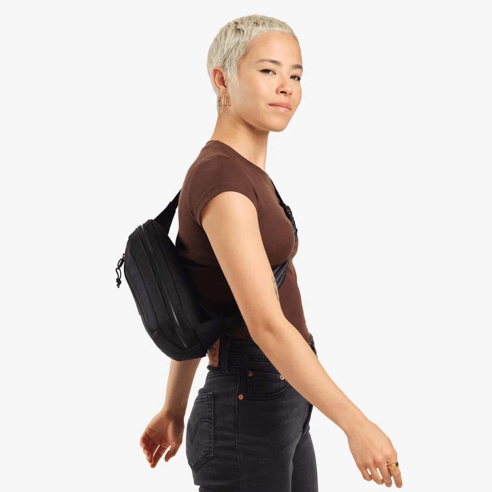 ZIPTOP WAISTPACK 使用例・機能説明（別カラーの参考画像）