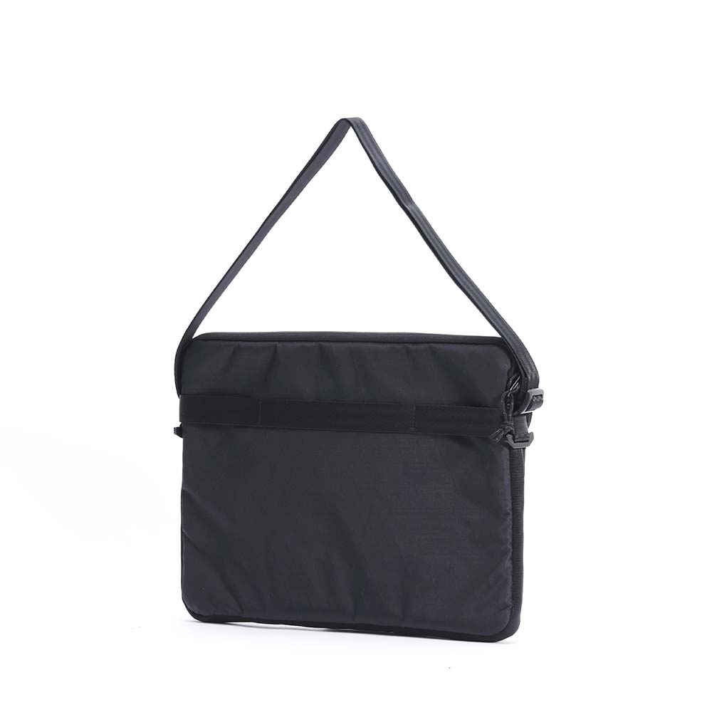 クローム ラップトップ スリーブ CHROME LAPTOP SLEEVE BLACK X バッグ アクセサリー AC255BLKX