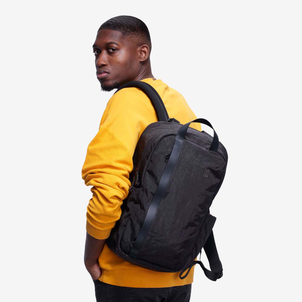 HIGHLINE 20L BACKPACK 使用例・機能説明（別カラーの参考画像）