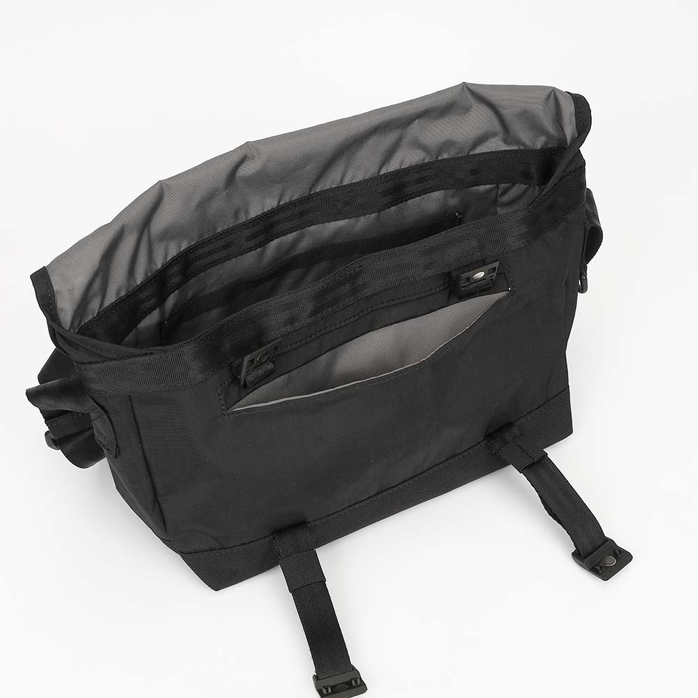 クローム クーリエ フラップ メッセンジャー 6L CHROME COURIER FLAP MSNGR 6L BLACK CRINKLE バッグ メッセンジャーバッグ ★耐水 JP242BKCK