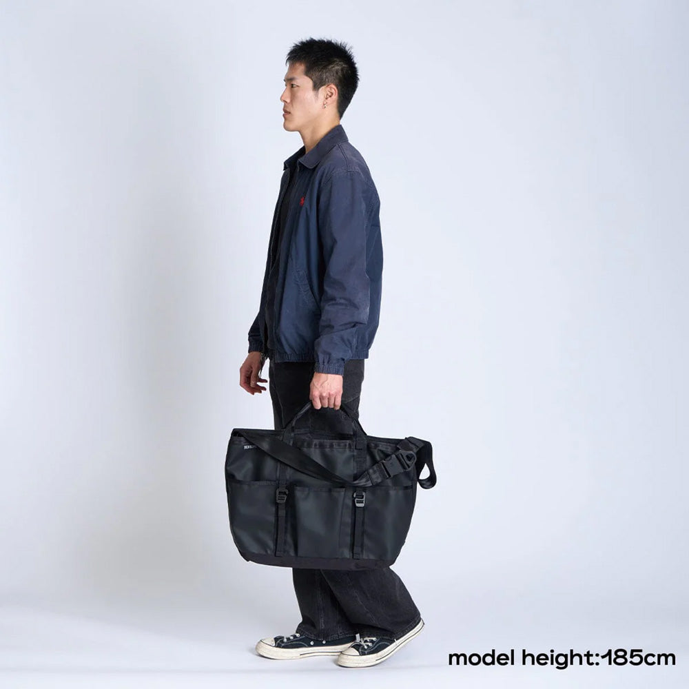 クローム グローサリー トート メッセンジャー 28L CHROME GROCERY TOTE MSNGR 28L BLACK CRINKLE バッグ類 メッセンジャーバッグ BJ004BCNL
