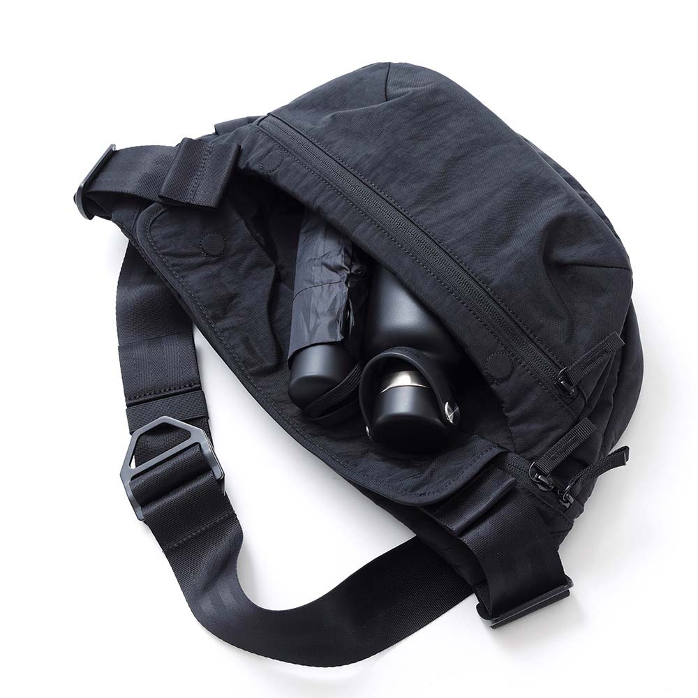 クローム ボット フリップ スリング 8L CHROME BOT FLAP SLING 8L BLACK CRINKLE バッグ スリングバッグ ★耐水 BJ008BCNL