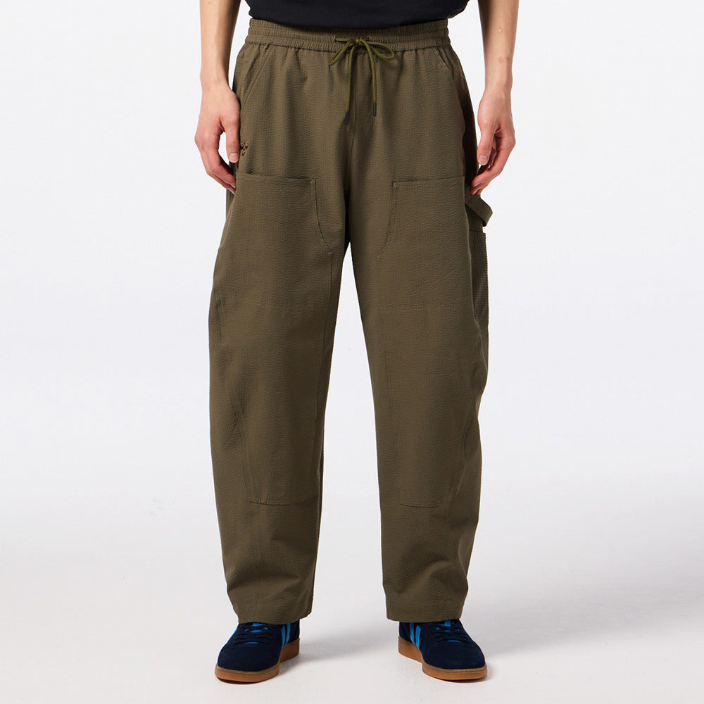 ヒュンメル PLAY シアサッカーバレルパンツ hummel PLAY SEERSUCKER BARREL PANTS カーキ メンズ パンツ HAW3098P-591
