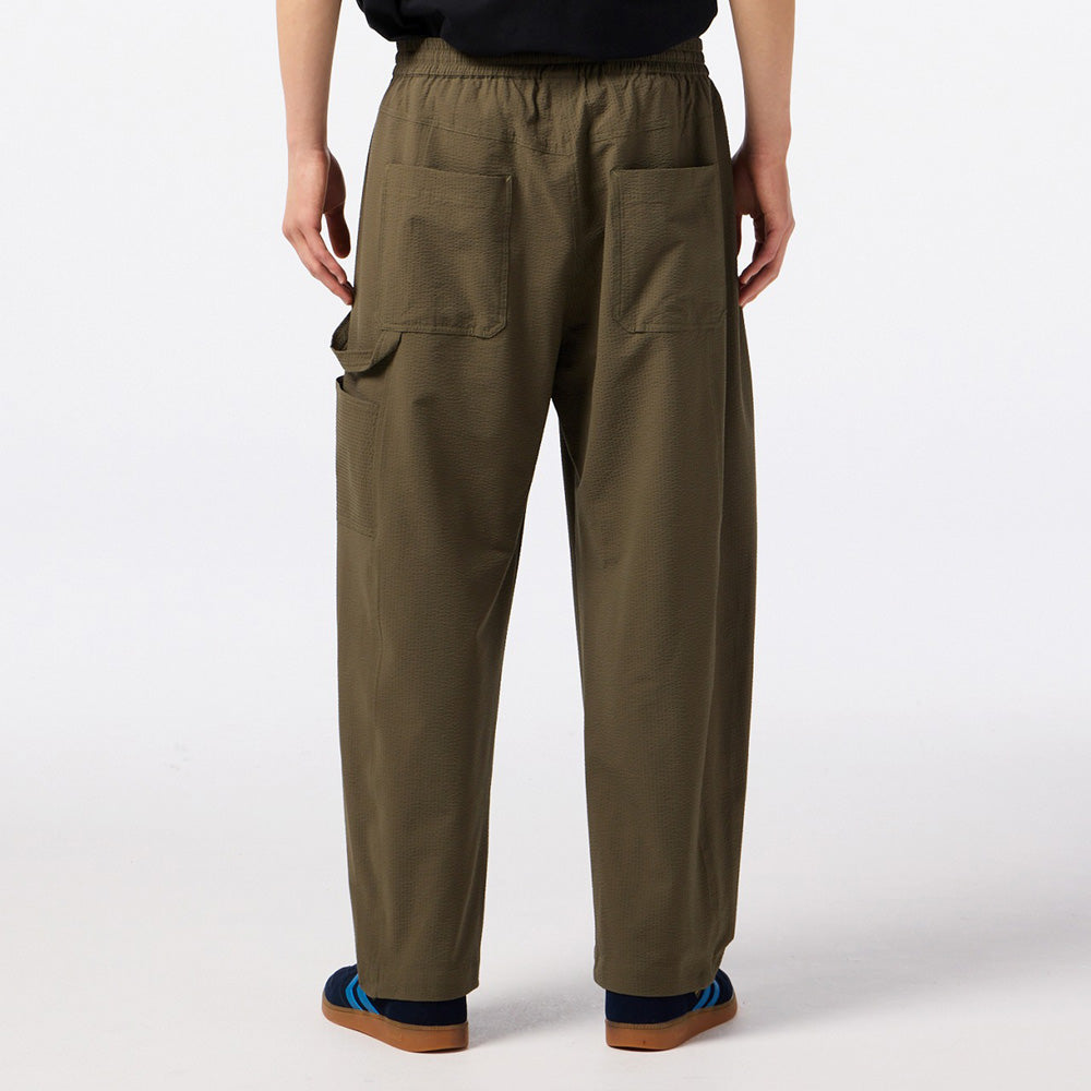 ヒュンメル PLAY シアサッカーバレルパンツ hummel PLAY SEERSUCKER BARREL PANTS カーキ メンズ パンツ HAW3098P-591
