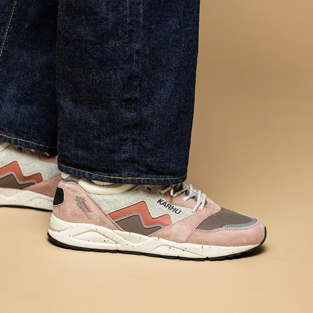 カルフ アリア95 KARHU ARIA 95 ADOBE ROSE / LIGHT MAHOGANY メンズ レディース スニーカー KH803136