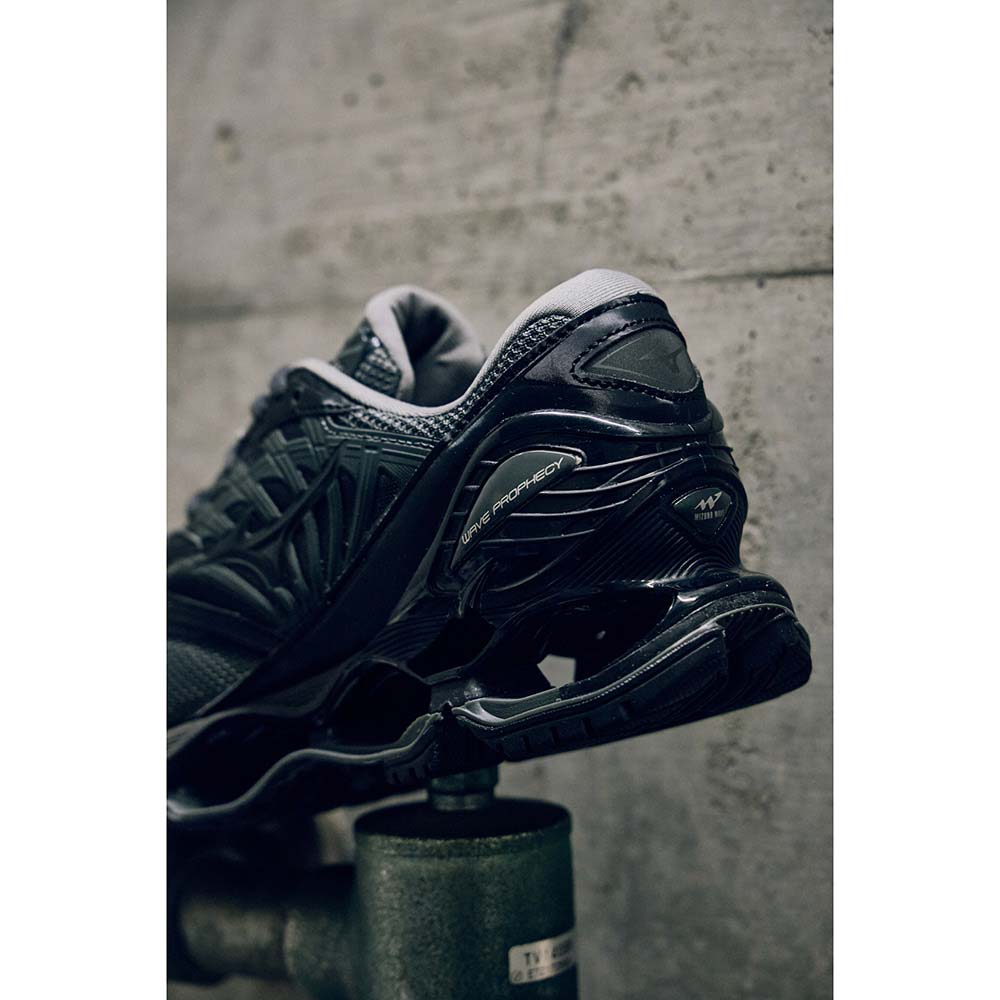 ミズノ MIZUNO WAVE PROPHECY LS グレー×ブラック×ダークグレー メンズ スニーカー D1GA333705