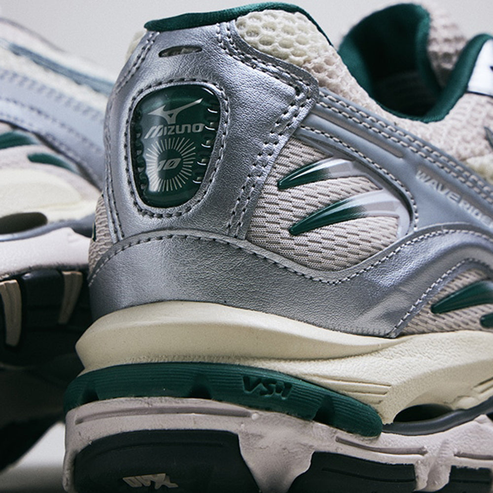 ミズノ MIZUNO WAVE RIDER 10 オフホワイト×グリーン×ライトベージュ メンズ レディース スニーカー D1GA243107