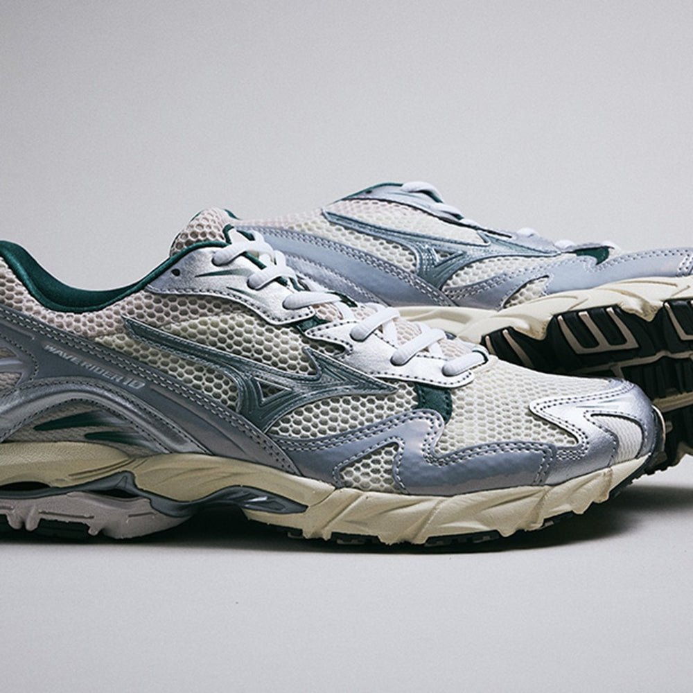 ミズノ MIZUNO WAVE RIDER 10 オフホワイト×グリーン×ライトベージュ メンズ レディース スニーカー D1GA243107
