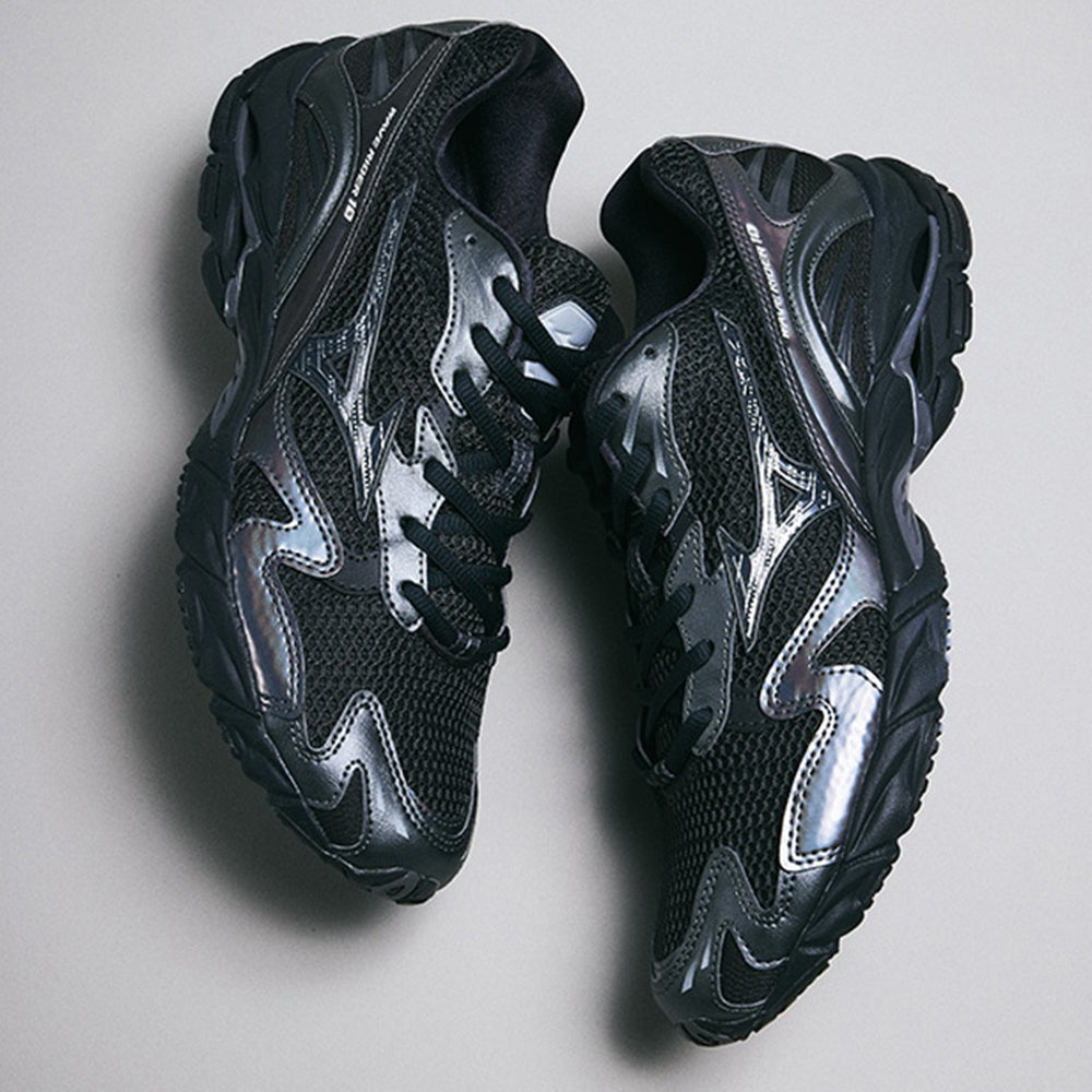 ミズノ MIZUNO WAVE RIDER 10 ブラック×ブラック×メタリックグレー メンズ スニーカー D1GA243108