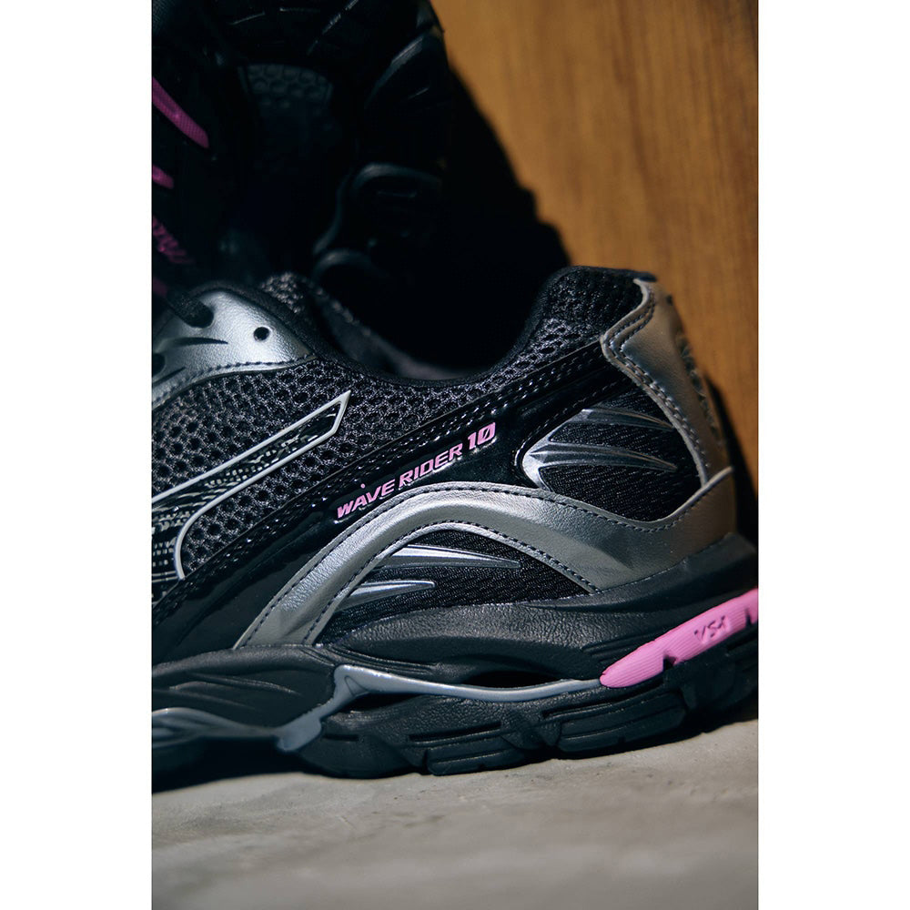 ミズノ ウエーブライダー 10 MIZUNO WAVE RIDER 10 02:チャコール×ブラック×ピンク メンズ レディース スニーカー D1GA261D02