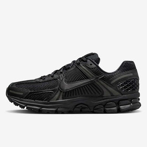 NIKE ZOOM VOMERO ５ ブラック/ブラック BV1358-003