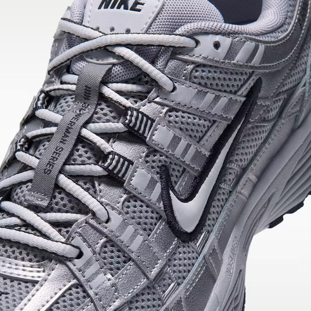 ナイキ P-6000 NIKE P-6000 ウルフグレー/メタリックシルバー/オフノワール/オフホワイト レディース スニーカー BV1021-022