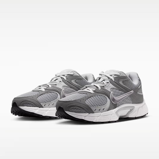 ナイキ V5 RNR NIKE V5 RNR パーティクルグレー/フラットピューター/プラチナムティント/ライトスモークグレー メンズ スニーカー IO7835-004