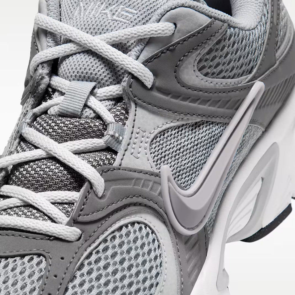 ナイキ V5 RNR NIKE V5 RNR パーティクルグレー/フラットピューター/プラチナムティント/ライトスモークグレー メンズ スニーカー IO7835-004
