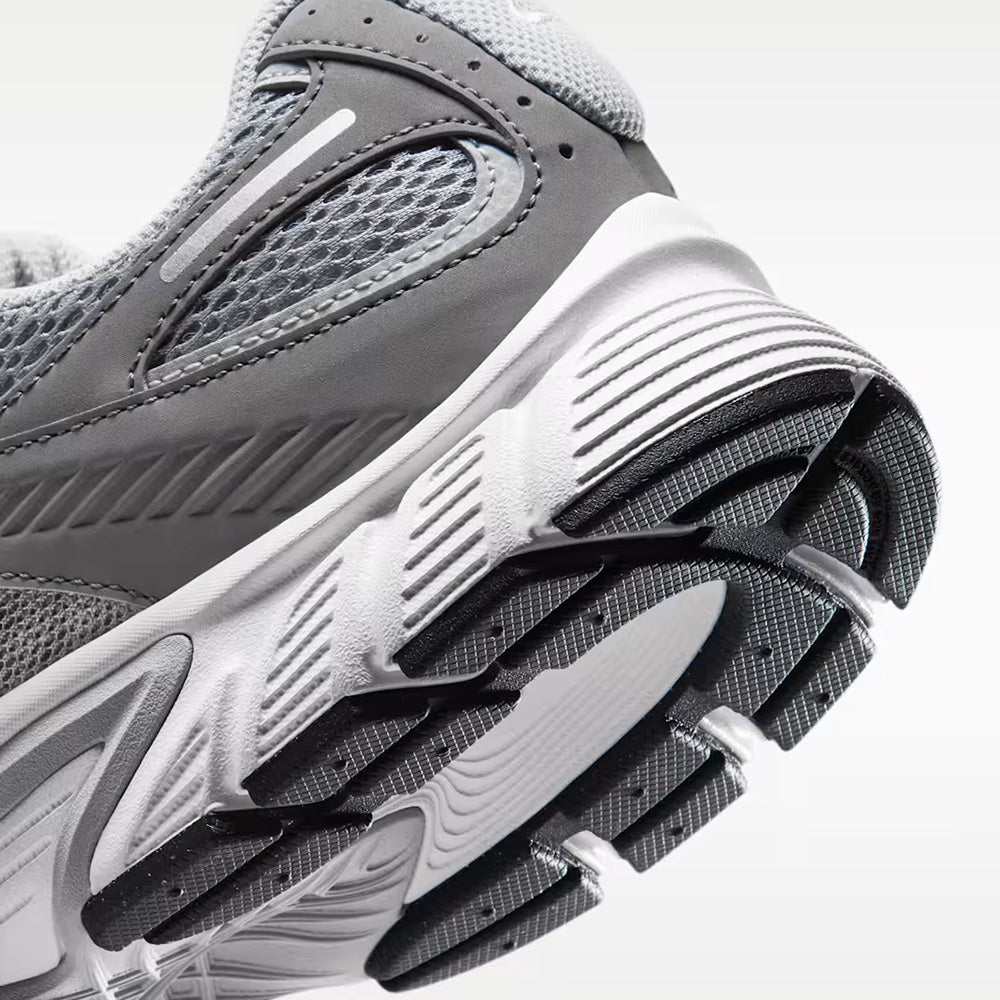 ナイキ V5 RNR NIKE V5 RNR パーティクルグレー/フラットピューター/プラチナムティント/ライトスモークグレー メンズ スニーカー IO7835-004