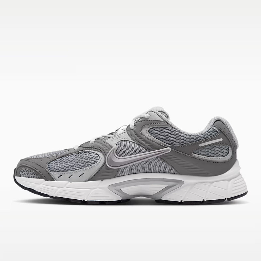 ナイキ V5 RNR NIKE V5 RNR パーティクルグレー/フラットピューター/プラチナムティント/ライトスモークグレー メンズ スニーカー IO7835-004