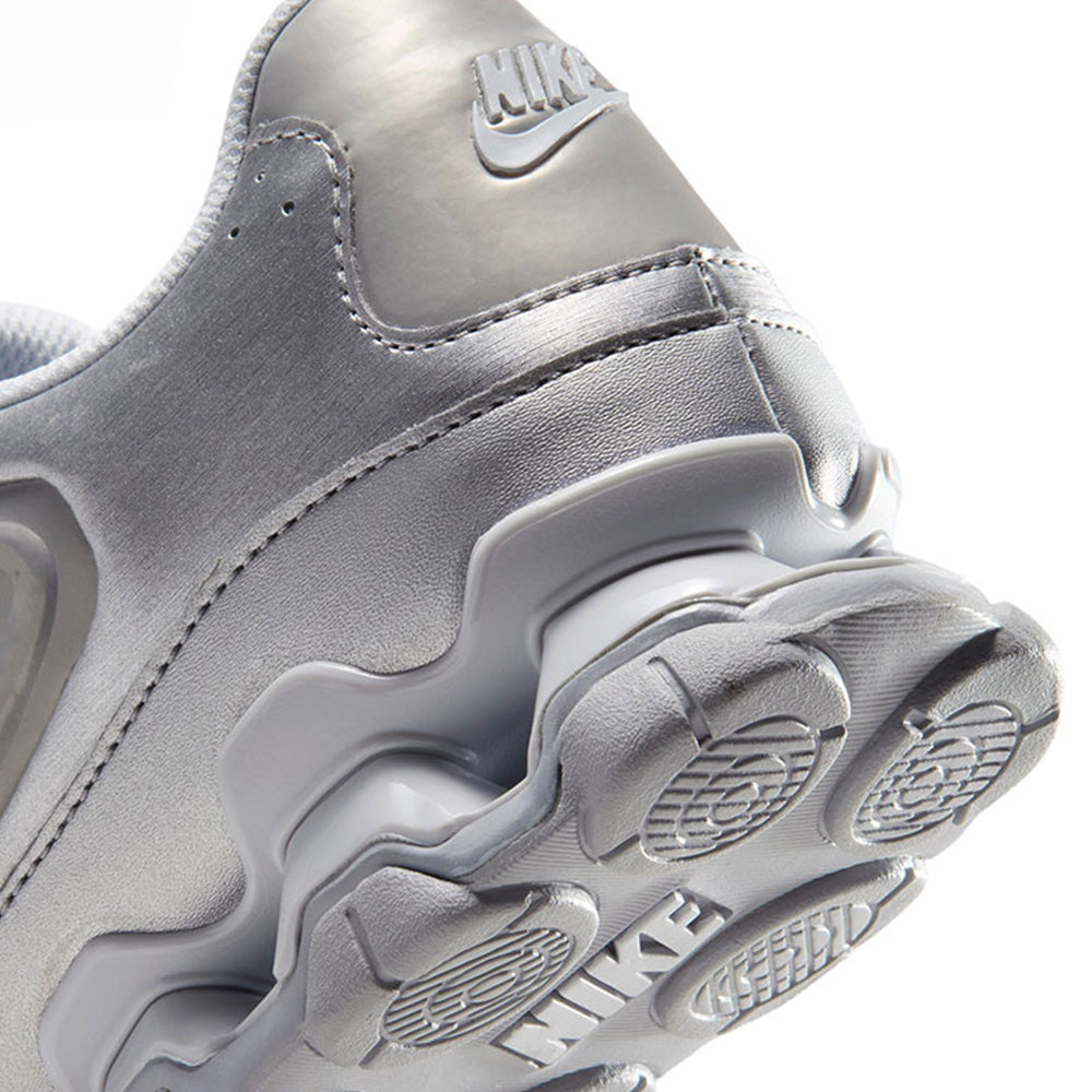 ナイキ リアックス 8 NIKE REAX 8 NSW SL PRM ウルフグレー/ピュアプラチナ-メタリックシルバー レディース スニーカー IU7629-001