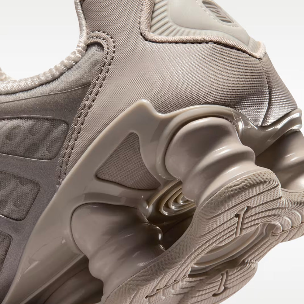ナイキ ショックス TL NIKE SHOX TL クリーム2/エニグマストーン/クリーム2 レディース スニーカー AR3566-204