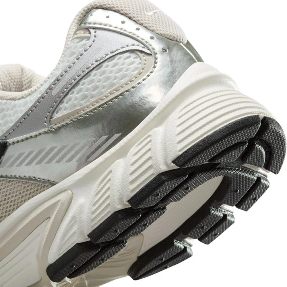 ナイキ V5 RNR NIKE WS V5 RNR サミットホワイト/ライトオールウッドブラウン-セイル-ブラック-バストグレー レディース メンズ スニーカー HQ7901-104