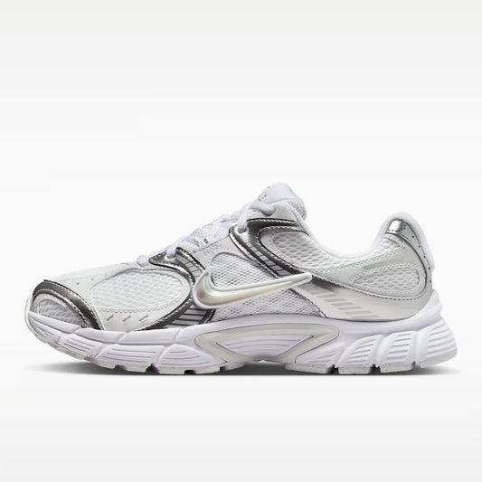 ナイキ V5 RNR NIKE V5 RNR ホワイト/メタリックプラチナム/ピュアプラチナム/メタリックシルバー メンズ レディース スニーカー HQ7901-112
