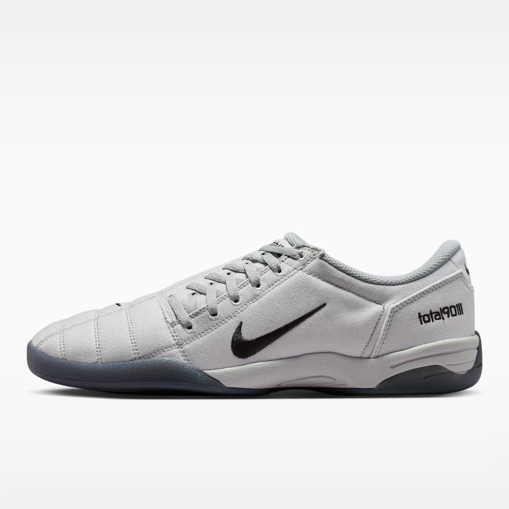 ナイキ トータル 90 プレミアム NIKE TOTAL 90 PRM ライトスモークグレー/ユニバーシティレッド/フォトンダスト/ブラック メンズ スニーカー IH3585-002