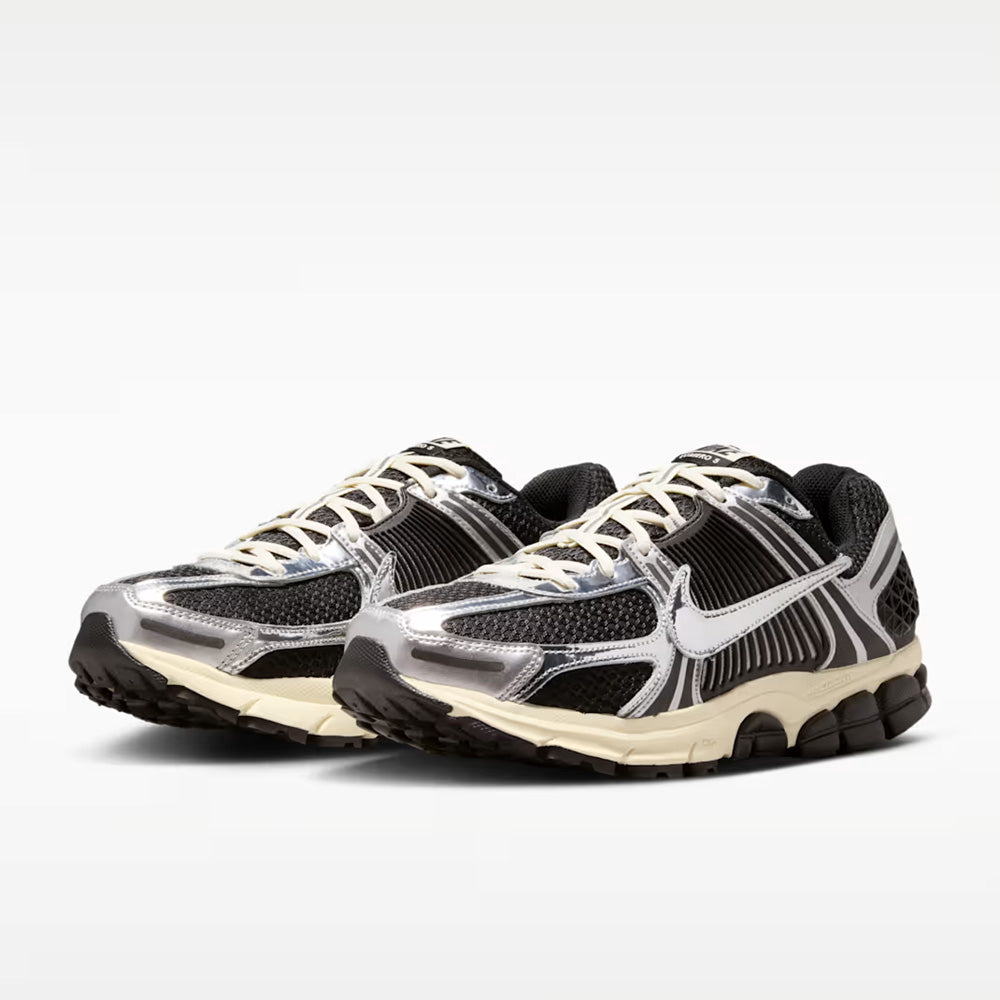ナイキ ズーム ボメロ 5 NIKE ZOOM VOMERO 5 ブラック/メタリックシルバー/ココナッツミルク/クロム メンズ スニーカー IM3486-003