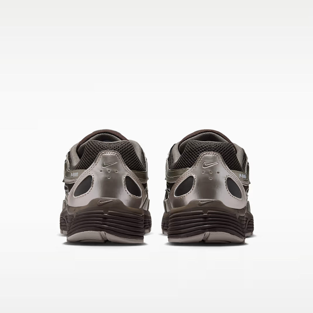 ナイキ P-6000 NIKE P-6000 ベルベットブラウン/クリーム2/エニグマストーン/リッジロック メンズ レディース スニーカー IO3496-200