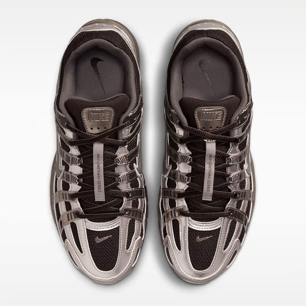 ナイキ P-6000 NIKE P-6000 ベルベットブラウン/クリーム2/エニグマストーン/リッジロック メンズ レディース スニーカー IO3496-200