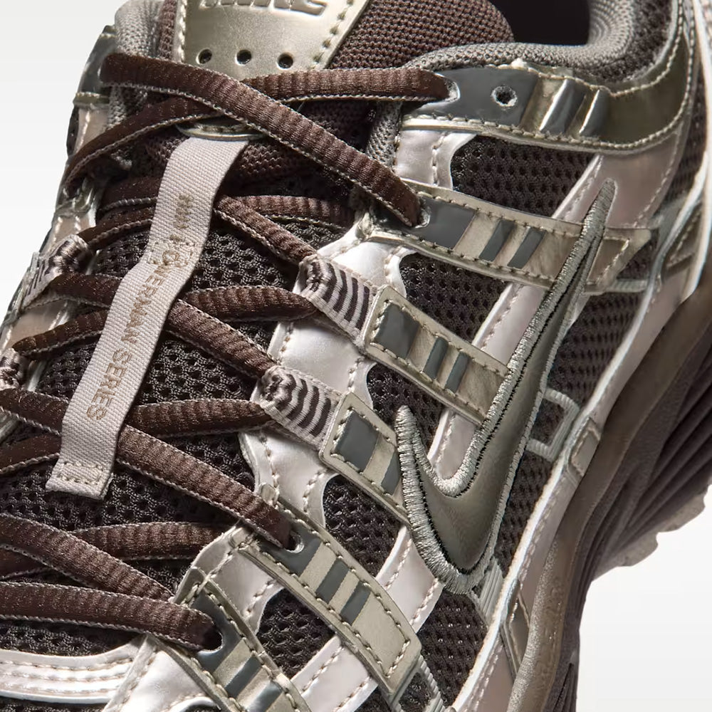 ナイキ P-6000 NIKE P-6000 ベルベットブラウン/クリーム2/エニグマストーン/リッジロック メンズ レディース スニーカー IO3496-200