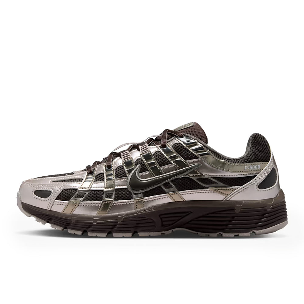 ナイキ P-6000 NIKE P-6000 ベルベットブラウン/クリーム2/エニグマストーン/リッジロック メンズ レディース スニーカー IO3496-200