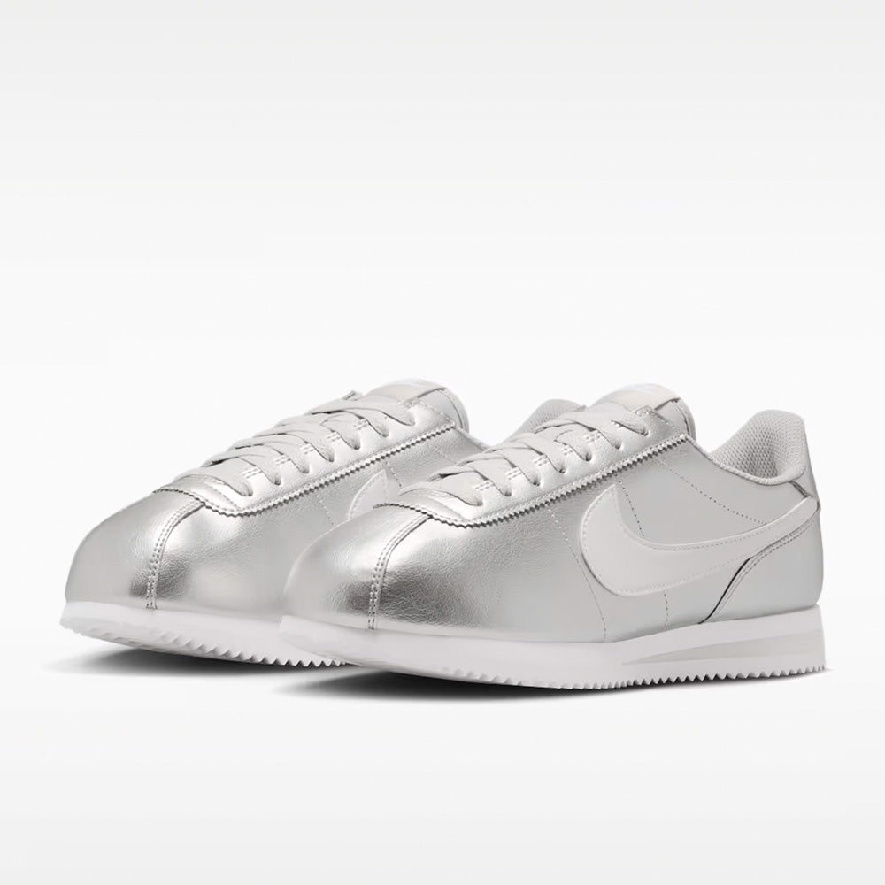 ナイキ コルテッツ NIKE CORTEZ メタリックシルバー/グレーフォグ/ホワイト レディース スニーカー IR0042-001