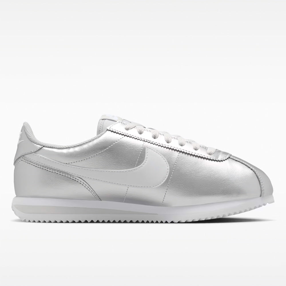 ナイキ コルテッツ NIKE CORTEZ メタリックシルバー/グレーフォグ/ホワイト レディース スニーカー IR0042-001