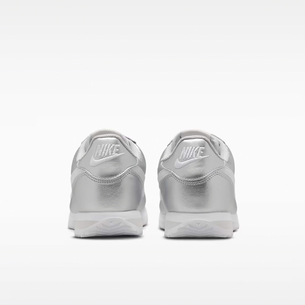 ナイキ コルテッツ NIKE CORTEZ メタリックシルバー/グレーフォグ/ホワイト レディース スニーカー IR0042-001