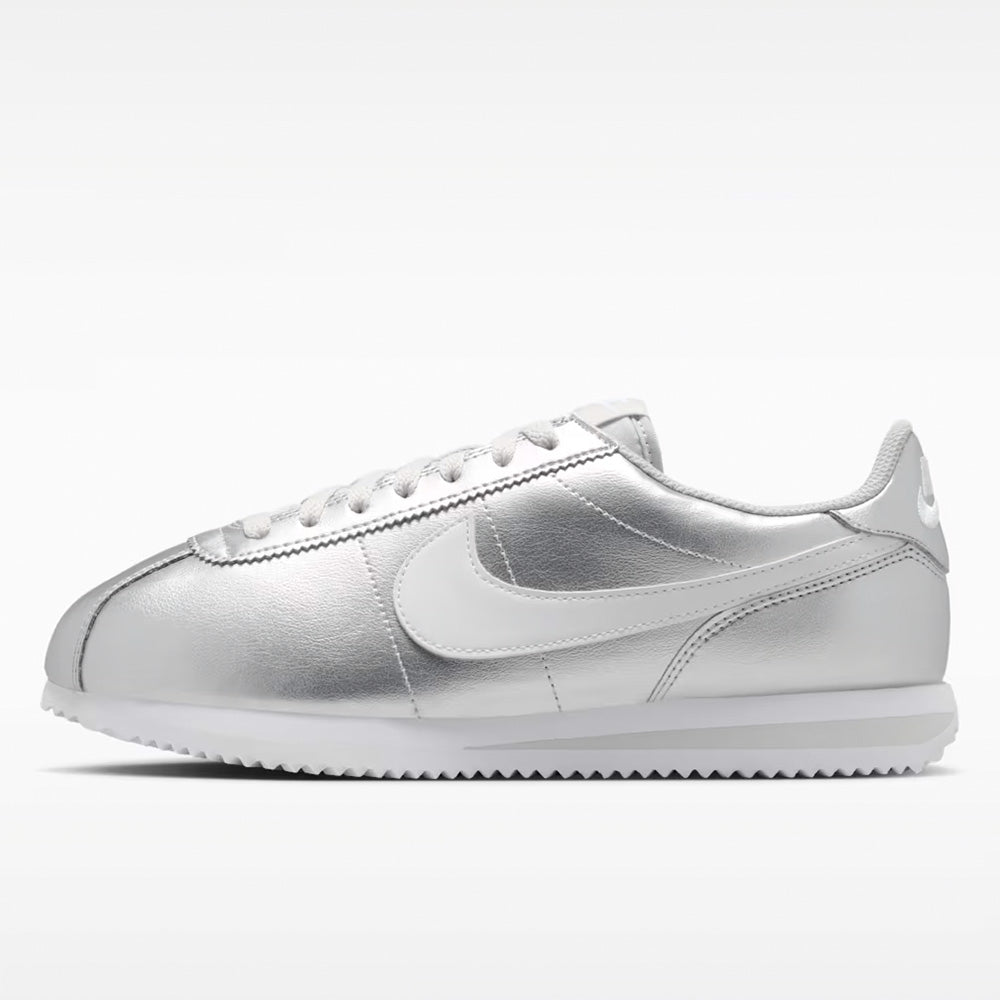 ナイキ コルテッツ NIKE CORTEZ メタリックシルバー/グレーフォグ/ホワイト レディース スニーカー IR0042-001