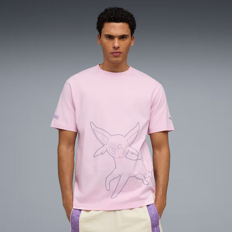 プーマ PUMA x ポケモン リラックスドグラフィック 半袖 Tシャツ PUMA PUMA X POKEMON RELAXED GRAPHIC Pearl Pink メンズ Tシャツ 634914-70
