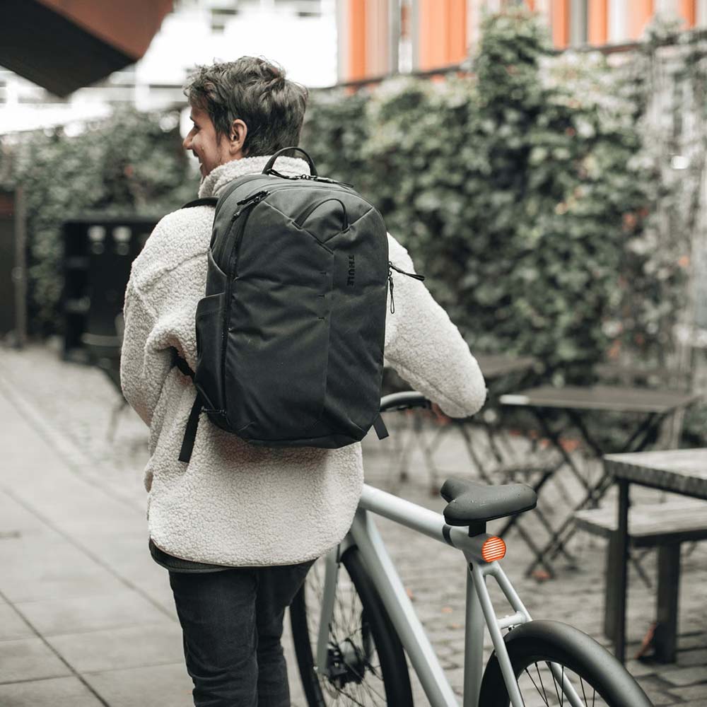 スーリー トラベルバックパック28L ブラック THULE Aion Travel Backpack 28L Black バッグ バックパック 3204721
