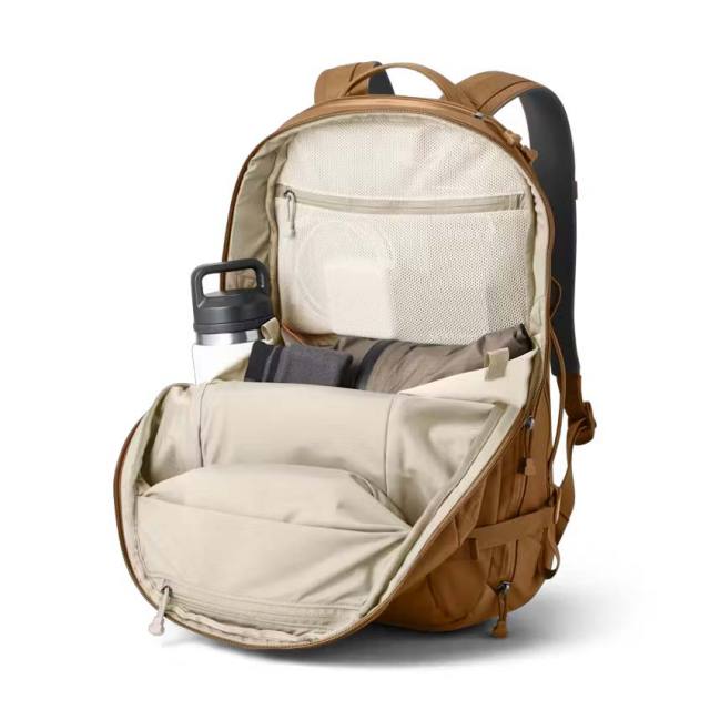 イエティ YETI CROSSROADS 27L CARRY ON BACKPACK ALPINE BROWN バッグ類 バックパック 18060131469 | BOSTONCLUB 【公式】