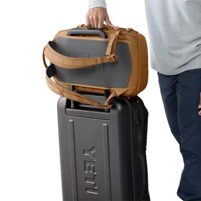 イエティ YETI CROSSROADS 27L CARRY ON BACKPACK ALPINE BROWN バッグ類 バックパック 18060131469 | BOSTONCLUB 【公式】