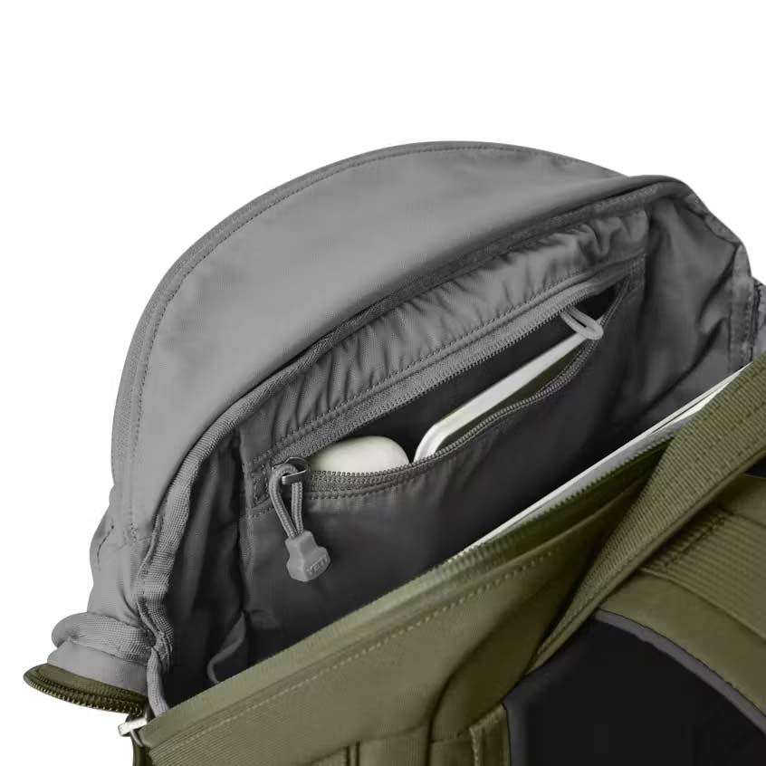 イエティ YETI CROSSROADS 22L CARRY ON BACKPACK OLIVE バッグ類 バックパック 26010000353